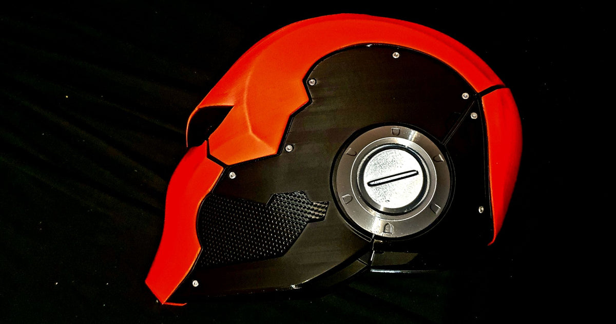 Red Ronin-Inspired Helmet